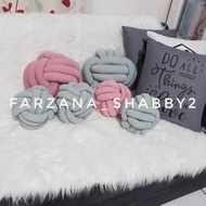 Knot pillow (BIG)