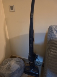 Electrolux ZB3513DB 18V長效鋰電二合一無線吸塵機