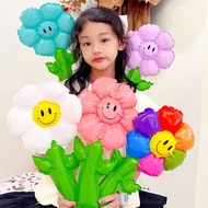 Handheld daisy aluminum film balloon Cute smiling daisy balloon holding balloon photo scene decorati