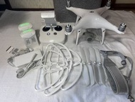 Phantom 4 Pro V2.0 無人機，含兩顆電池