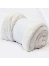 一條100％聚酯纖維法蘭絨製成、適合小動物如貓和狗使用的米色寵物毛毯，適用於四季，防刮擦、柔軟、舒適，易於清潔，適用於重量在30公斤以下的寵物。