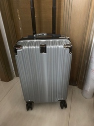 特價行李箱，20吋手提登機箱，超輕身行李箱2kg重