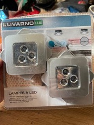 燈 Lamp LED 可以貼於櫃底或衣櫃內，用的時間按一下