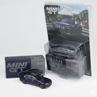 BMW i7 xDrive60 Tanzanite Blue Metallic 1:64 scale MiniGT MGT01111