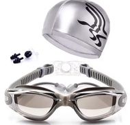 แว่นตาว่ายน้ำ ชุด 4 ชิ้น ชุดแว่นตาว่ายน้ำ ผู้หญิง ผู้ชาย Anti FOG UV ป้องกันการเล่นเซิร์ฟ การว่ายน้ำ Goggles Professional แว่นตากันน้ำ พร้อม หมวกว่ายน้ำ ที่อุดหู ที่อุดจมูก