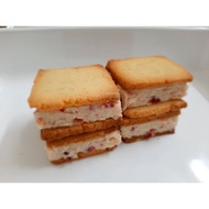 *White chocolate sandwich cookies*
