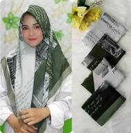 kerudung segiempat voal motif koran arab standar
