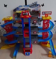 玩具停車場