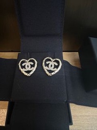 25A 新款愛心耳環 Chanel Earrings