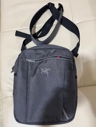 Arcteryx  輕便多格袋