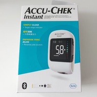 全新羅氏無線血糖機 Accu-Chek Instant 逸智血糖機套裝  套裝包括 : Accu-Chek Instant 逸智血糖機 1部Accu-Chek Softclix 採血筆 1支Accu-Chek Softclix 採血針10支便攜包永久保養登記卡使用者手册快速入門指南血糖結果記錄册**已拆盒，見圖