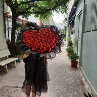 (Hỏa tốc HCM) Bó hoa hồng nhũ kim tuyến 50 bông- Món Qùa đặc biệt ngày 8/3  20/10 20/11 sinh nhật lễ