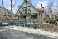 5 Kern's Kabin - Charming two-story cabin within walking distance to Bear Mountain!