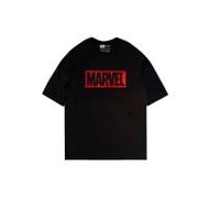 PickMeUp เสื้อยืดพิมพ์ลาย MARVEL RED LOGO สีดำ (324417-698502010)