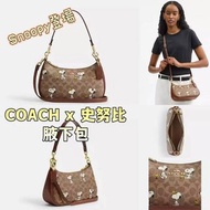 COACH x Snoopy 肩背包