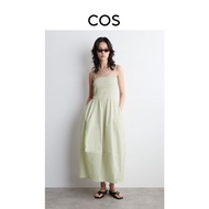 COS | ชุดเดรสยาวพับผ้าสีเขียวอ่อน