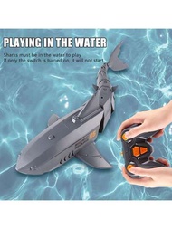 一套遙控電動鯊魚玩具，防水泳池旋轉鯊魚玩具適用於夏季水上遊戲，沙灘遊戲，戶外遊戲。