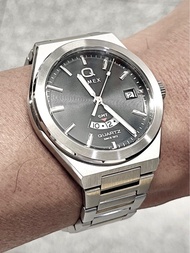 Timex Q/ Continental GMT/ Timex TW2Y12100/ Quartz/ 39mm/ Integrated Bracelet