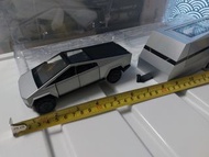 【大部Tesla cybertruck】(可著燈，發聲）全新1：32銀色特斯拉"cybertruck"經典合金模型電動回力貨車配露營車 1:32 silvery color tesla cybertr