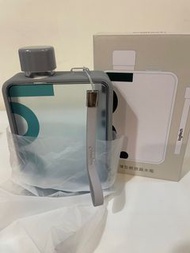 Logitech 薄型輕旅扁水瓶