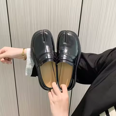 Tabi Shoes Loafer for Men and Women Split Toe Thick Sole Casual Patent Leather Shoes 2025