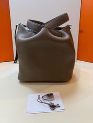 hermes 愛馬仕 大象灰 銀扣 TC皮菜籃子22 水桶包 y刻 手提包 成色新 鎖具齊全