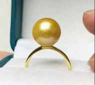 12mm-13mm濃金天然色南洋海水珠正圓微瑕，顏色濃郁，滑皮靚珠光鏡面
🈹️價格🈹️🈹️🈹️👉🉐️$1599
性價比特高(是天然色喔)，適合任何年紀佩戴，母親節送禮自留佳選