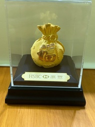 HSBC 滙豐銀行 鍍金富貴福袋 / 福字包 擺設連透明座