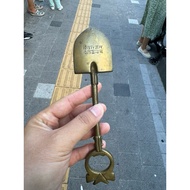 [Zhenpinzhai Antiquities] Modern History (Brass) Agricultural Association Bottle Opener Seoul Dongda