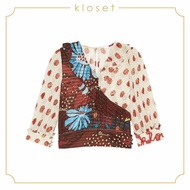 KLOSET Polka Dot Print With Embellished Sleeves Top (RS20-T005) เสื้อคอวีแต่งระบายผ้าชีฟอง ผ้าพิมพ์ล
