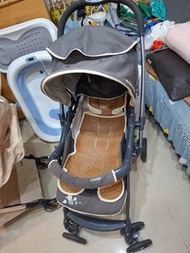 Combi 嬰兒車
