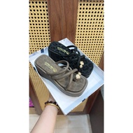 (slightly small fit) Beautiful 7cm buckle flip-flops. Big feet, thick to increase size