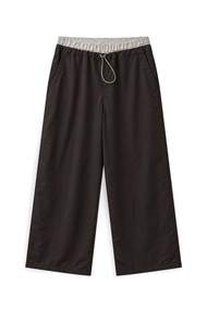 AIIZ (เอ ทู แซด) - AIIZ กางเกงผู้หญิงขายาวผ้าไนลอน AIIZ Womens Nylon Barrel Pants