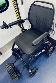 🦼真碳纖電輪椅CFiber-Light(W5905)輕便旅行型 電池可分拆帶上機 全車只重18kg 防震安全外遊首選 全港交收 歡迎先試後買