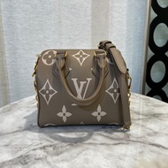 LV斑鳩灰拼奶油白speedy20金釦手提斜背包
