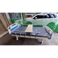 2 function manual cranks hospital bed complete pakage with letheret foam,overbed table &amp; iv pole