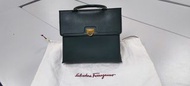 Salvatore Ferragamo 徽标雕刻托特包