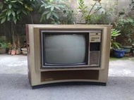 「歌林KOLIN」大型彩色映像管電視機(CQ-7601R、海灣型早期老電視、新黑晶體、古董科技、80年代、木殼)