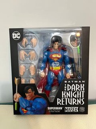 全新 Mafex Superman, Dark Knight Returns 超人