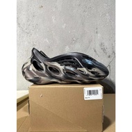 LW BATCH  YEEZY FOAM RNR  ID4126