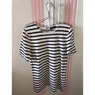 • • T-shirt GAP •