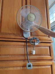 （兩個）三洋掛牆風扇Sanyo三洋掛牆風扇（炎夏必備）10吋風扇EF-WM10 fan hanging wall