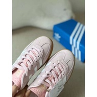 Gezelle Comfortable Casual Sneakers