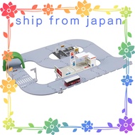 Tomica World: Town and Road Tomica Town Set with Tomica Included