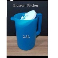 Tupperware WOW nice color !  Blossom Pitcher 2.3L (1) 13.9cm(D) x 22.4cm(L) blue color