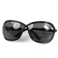TOM FORD Fernanda 太陽眼鏡 TF1069 01A，黑色，68□7 115mm，示範鏡片，含鏡盒，義大利製造，狀況極佳。