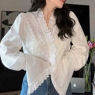 Grace_Chili เสื้อเชิ้ตแขนยาวคอวีแนววินเทจ เสื้อขาว เสื้อเชิ้ตลูกไม้แขนยาวผู้หญิง เสื้อสายเดี่ยว เสื้