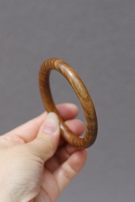 壹染指手作木藝 | 綠檀 木手鐲 | 一物一圖 | 內直徑 6cm