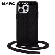 MARC JACOBS THE MONOGRAM IPHONE 14 PRO MAX CROSSBODY CASE PF23 2P3STC001S09 เคสมือถือ