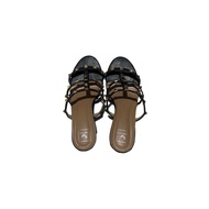 Flat heels